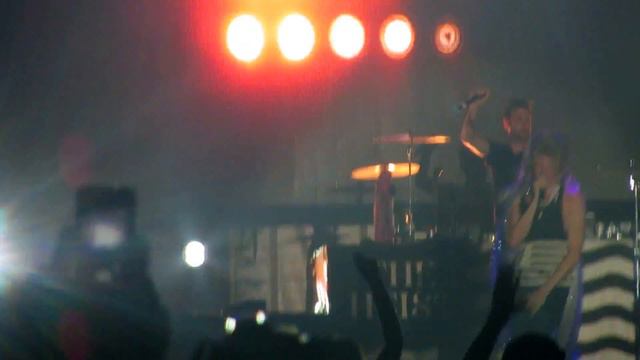 Macklemore x Ryan Lewis - And We Danced - live @La nuit de l'erdre смотреть онлайн