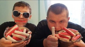 Съел ведро крабовых палочек. Заруба Кто больше быстрее съест