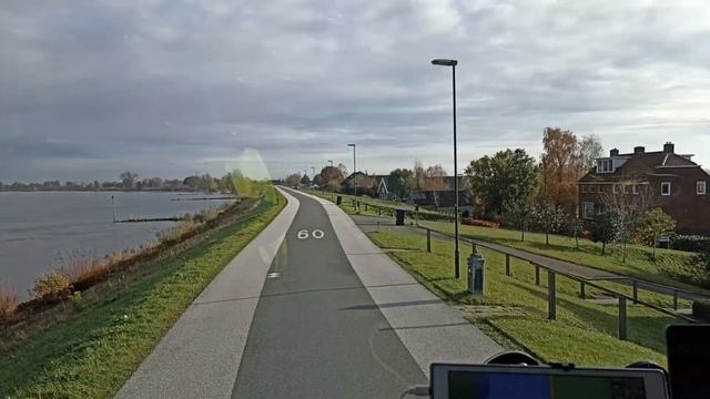 Дальнобой по Европе. Выходные под Парижем. Встретил друга. Кто берёт такие заказы!?? смотреть онлайн