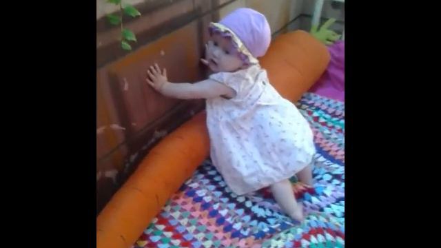 На отдых с ребенком/переезд в автобусе/мы на море/Полли первый раз видит море смотреть онлайн
