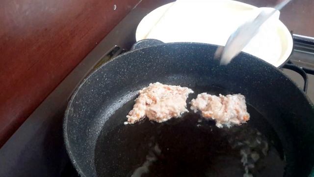 Оладьи из лососевых молок. Очень нежные, вкусные и сытные оладушки.Вкуснятка мне на обед и ужин смотреть онлайн