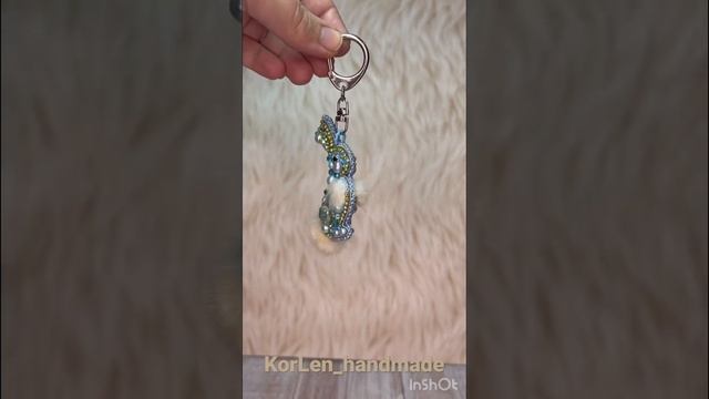 Авторские украшения ручной работы,брелки Кролики #украшенияназаказ #елочныеигрушки #handmade #бисер смотреть онлайн