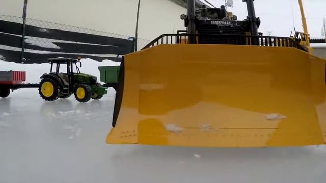 БРАТ TOYS грузовики тракторы на льду смотреть онлайн