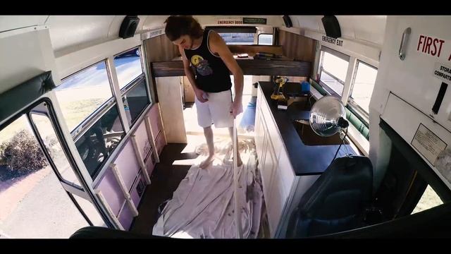 School Bus Conversion In 11 Days | Tiny House on Wheels [4K] смотреть онлайн