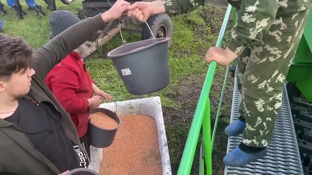 Сеем ячмень с люцерной новой сеялкой Мадара. Нормы высева.