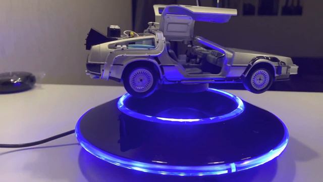 Летающий Delorean. Назад в будущее смотреть онлайн