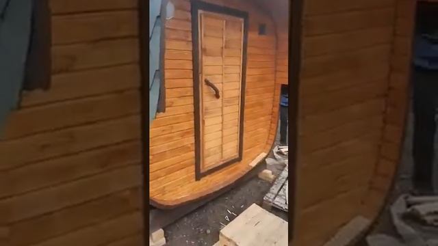 короткий видеообзор готовой бани КВАДРО 3 м с козырьком смотреть онлайн