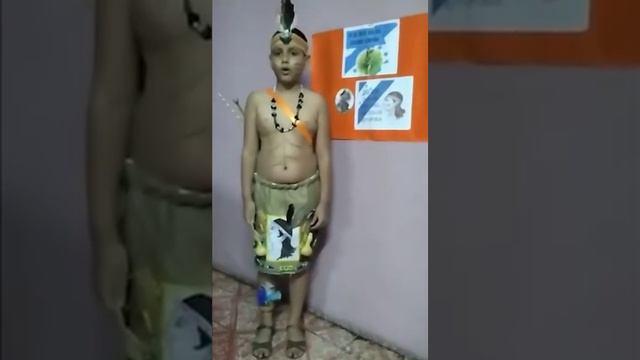 Mi bbe pequeño entonando el himno al lempira смотреть онлайн
