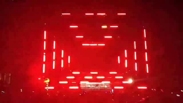 Sebastian Ingrosso - Greyhound (Live at EDC) смотреть онлайн