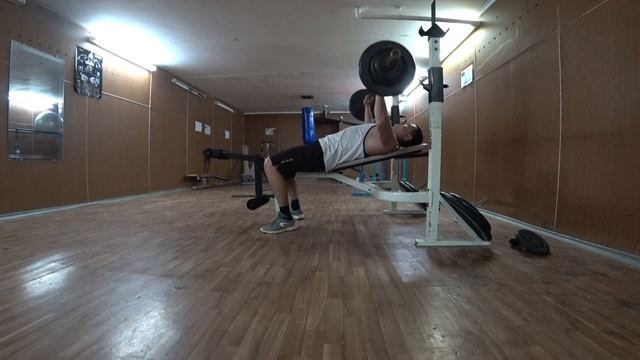 Жим лежа на наклонной 4 по 12 с 60 кг смотреть онлайн