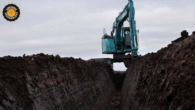V Bucket Trenching With Kobelco SK140 Excavator смотреть онлайн