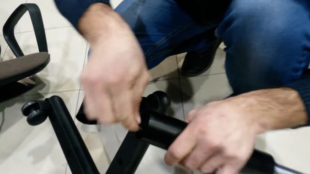 замена газлифта без инструментов