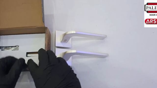 Palidore A520BSL матовый жемчуг Ручка дверная межкомнатная на квадратной накладке смотреть онлайн