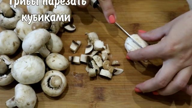 Запеченная свинина с грибами, помидорами и луком с соусом Бешамель/Сочное Мясо с Овощами в Духовке смотреть онлайн