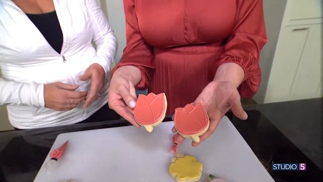 These Simply Decorated Spring Flower Cookies Come Together in No Time смотреть онлайн