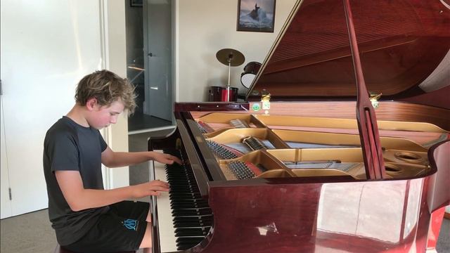 Having some fun on a piano! Crazy Frog, Axel F piano cover смотреть онлайн