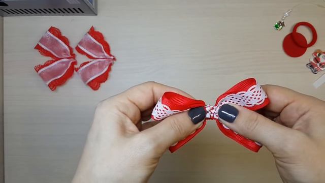 МК Новогодний Бантик с Подвеской-Подарунком от Деда Мороза))) Бант из лент Канзаши. смотреть онлайн
