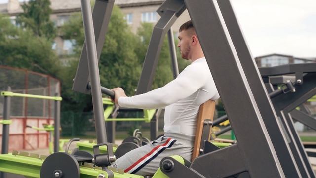 Тренажер - жим от груди