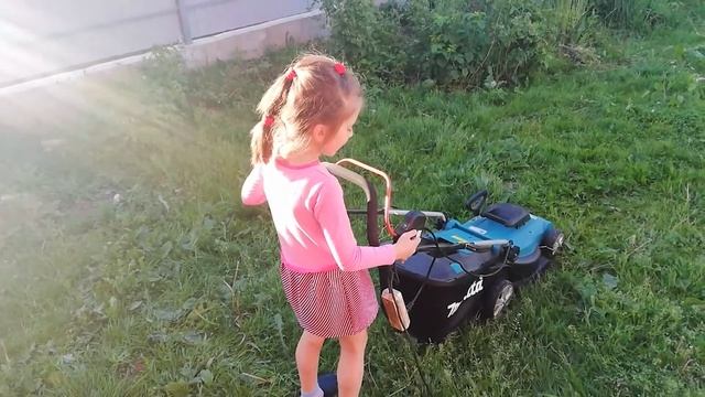 Газонокосилка электрическая MAKITA ELM 3720 Видеоотзыв (обзор) Михаила смотреть онлайн