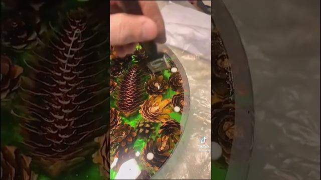 Шишки и эпоксидная смола ?? Очень красивый результат ? Посмотри на финишный результат смотреть онлайн