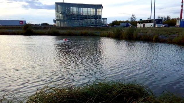 Аэроглиссер,мотор 3548 900,винт 12-6,батарея4S смотреть онлайн