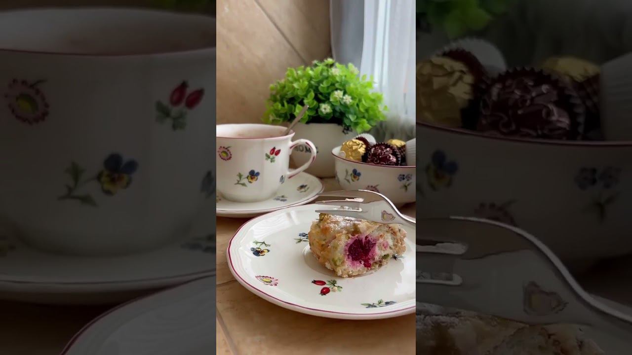 Десерты особенно аппетитно смотрятся на нежной пирожковой тарелке Petite Fleur. смотреть онлайн