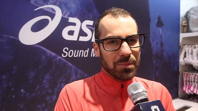 Emma Villas Siena in visita al punto vendita Asics del Valdichiana Outlet Village смотреть онлайн