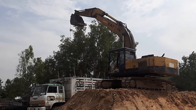 แบคโฮ cat 200 B เก่าแต่แรงครับ смотреть онлайн