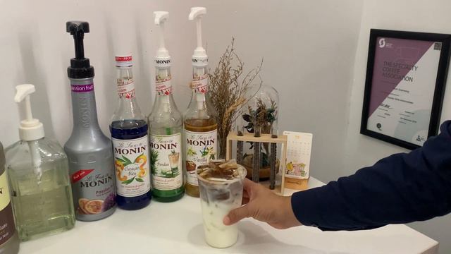 Cafe Vlog EP.1283 | Iced Caffe Vanilla Latte | Vanilla Coffee | Medium Size