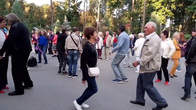 ГДЕ СВЕТ БЕСПОДОБНЫЙ, КАК СОЛНЕЧНЫЙ ЗАЙЧИК! ТАНЦЫ ХАРЬКОВ СЧАСТЛИВЫЕ ДНИ смотреть онлайн