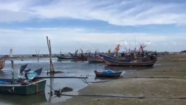 Hua Thanon fishing village смотреть онлайн