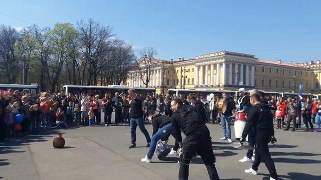 Дворцовой площадь да яна барабанчилар смотреть онлайн