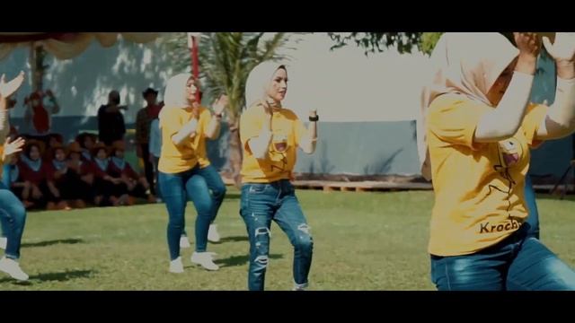 The Jerusalema dance competition in STG Indonesia - short version смотреть онлайн