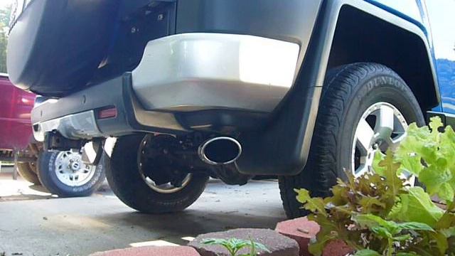 TRD Exhaust on 2007 Toyota FJ Cruiser смотреть онлайн