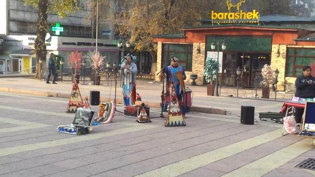 Великолепная игра на музыкальных инструментах. Арбат, Алматы