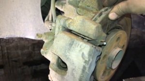 КАК ЗАМЕНИТЬ ПЕРЕДНИЕ ТОРМАЗНЫЕ ДИСКИ КАЛОДКИ НА ФОЛЬКСВАГЕН ПОЛО ?