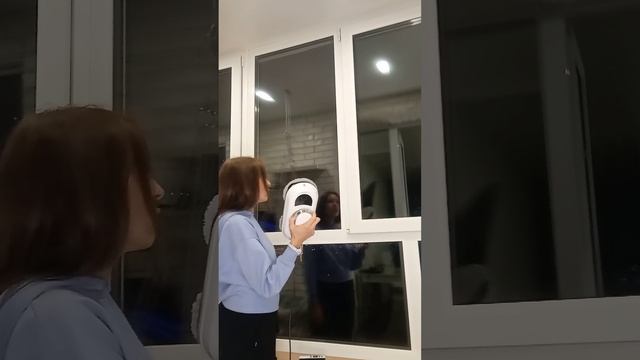 Видеоинструкция по использованию робота мойщика окон