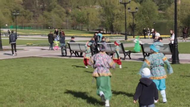 2012 Царицыно, Детский фольклорный фестиваль «Радуйся» – ансамбль «Ларец» балуется ))) смотреть онлайн