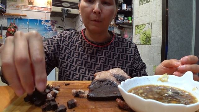 Готовим мясо нерпы. Национальная еда. смотреть онлайн