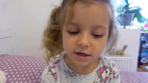 Ева и Лиза играют с косметикой Сборник видео про косметику для девочек