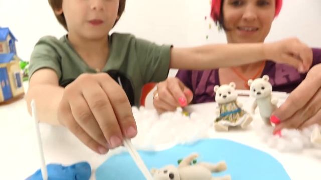 БЕЛЫЕ МИШКИ Village Story - Видео с игрушками смотреть онлайн