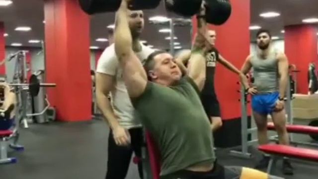 Жим гантелей сидя 50кг смотреть онлайн