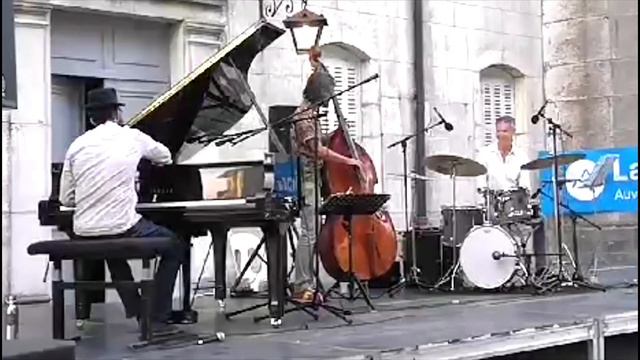 Camille Thouvenot Mettà Trio / Extraits - Interplay смотреть онлайн