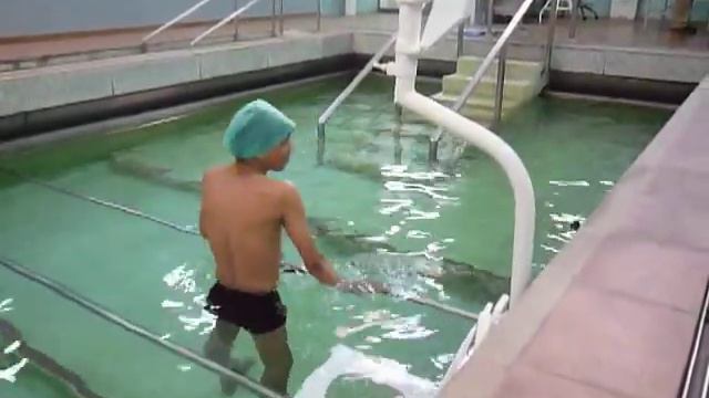 23 abril 2009 in the swimming pool смотреть онлайн