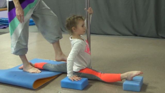 ДЕТСКИЙ POLE DANCE. ТРЕНИРОВКА. смотреть онлайн