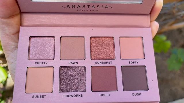 ANASTASIA BEVERLY HILLS MINI GLAM TO GO PALETTE SWATCHES смотреть онлайн