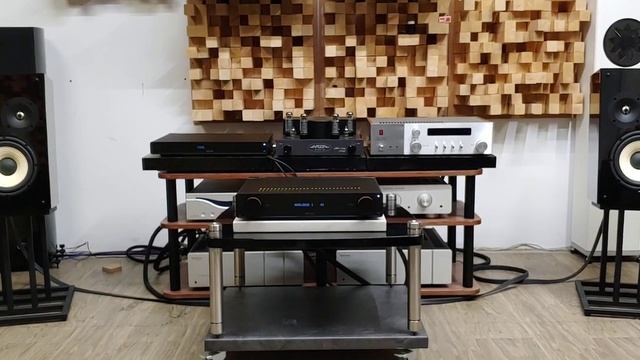 Arcam -The New Radia Series! First Preview  Arcam ST5  Streamer!