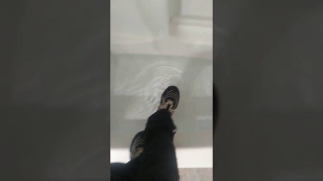 Nike air max 270 React ENG soak in the bath tub. смотреть онлайн