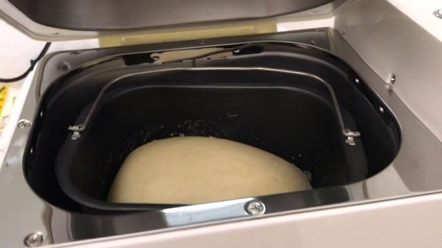 The Making of Simple White Bread with Kenwood Breadmaker BM250 смотреть онлайн