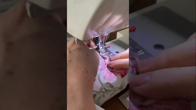 Двойная игла на Janome 2160 DC. Краткое описание при работе с двойной иглой @JanomeRussia смотреть онлайн